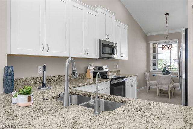 9366 Pocida CT 203, Naples, FL 34119