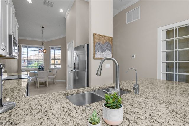 9366 Pocida CT 203, Naples, FL 34119