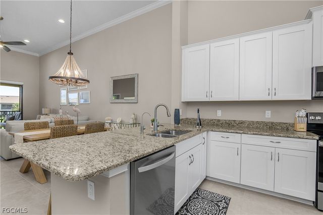 9366 Pocida CT 203, Naples, FL 34119