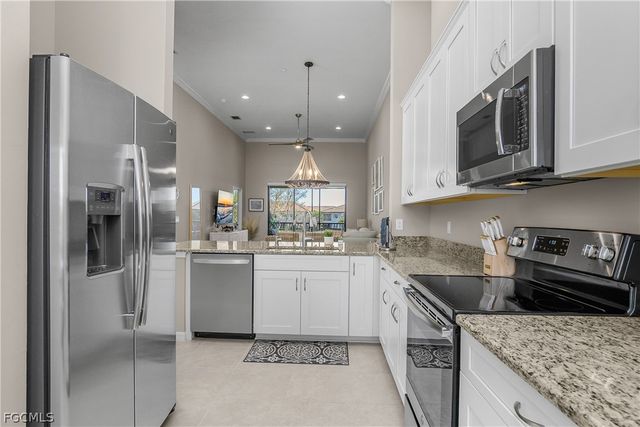 9366 Pocida CT 203, Naples, FL 34119