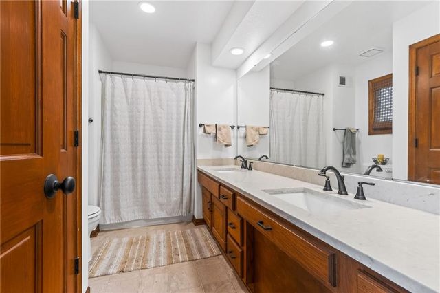 11618 Fishing River Road, Liberty, MO 64068