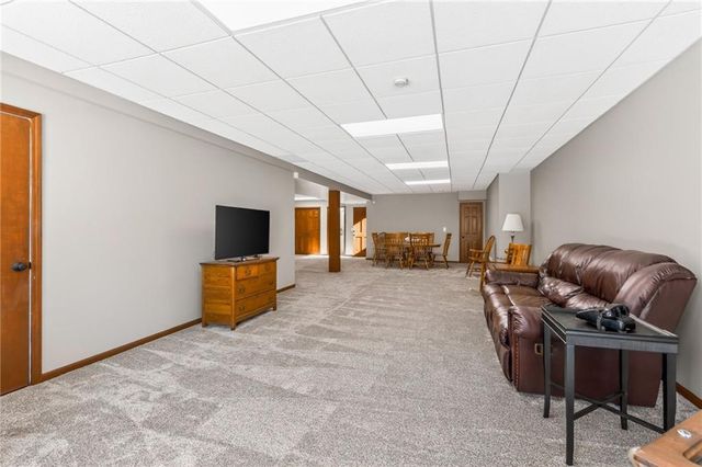 11618 Fishing River Road, Liberty, MO 64068