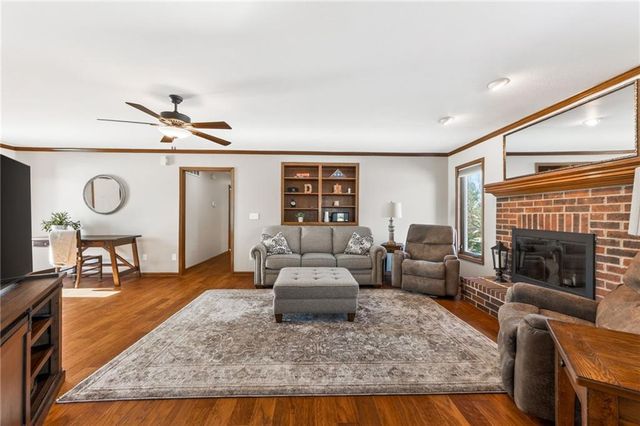 11618 Fishing River Road, Liberty, MO 64068