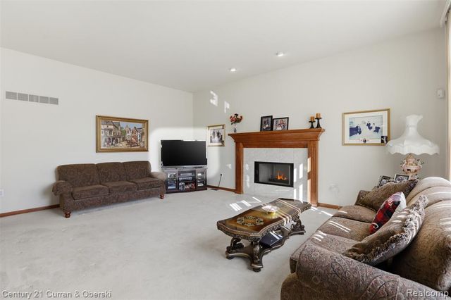 18578 Glengarry Drive, Livonia, MI 48152