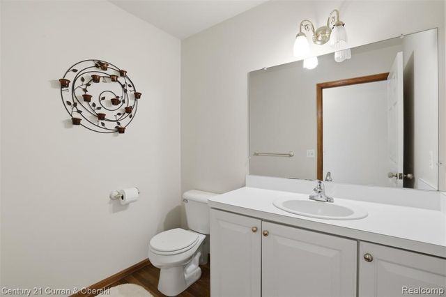 18578 Glengarry Drive, Livonia, MI 48152