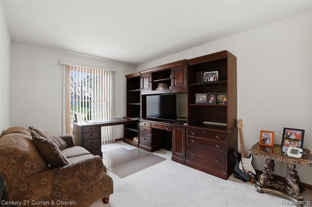 18578 Glengarry Drive, Livonia, MI 48152