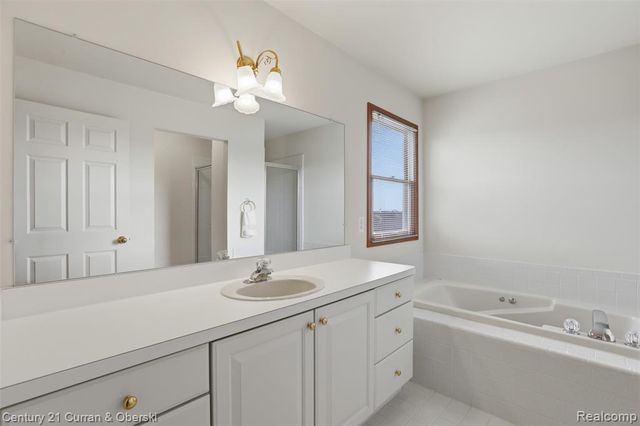 18578 Glengarry Drive, Livonia, MI 48152