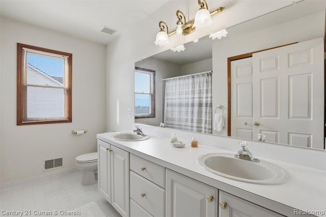 18578 Glengarry Drive, Livonia, MI 48152