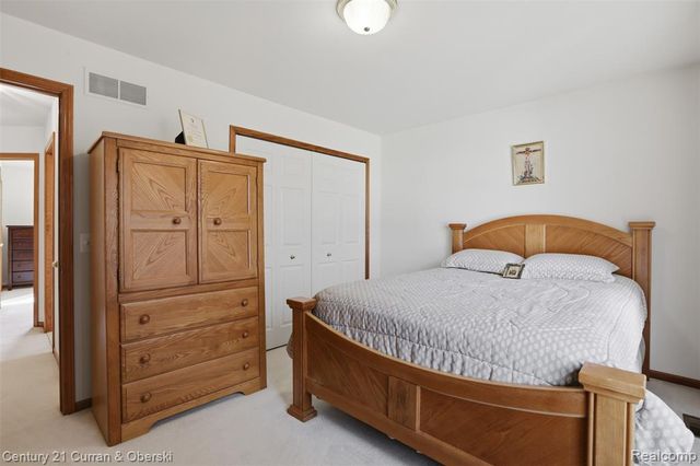 18578 Glengarry Drive, Livonia, MI 48152