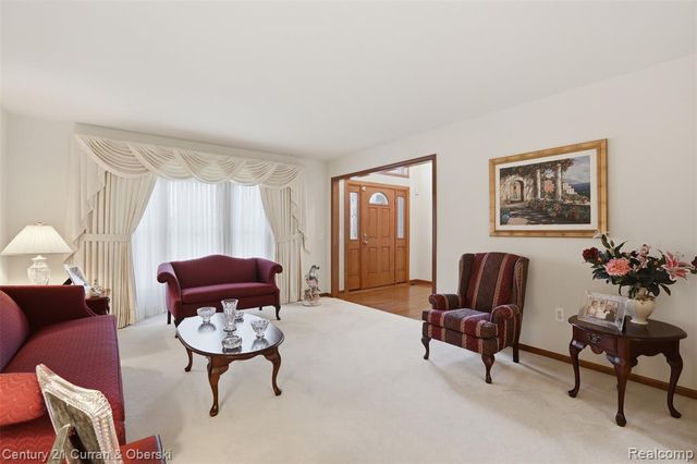 18578 Glengarry Drive, Livonia, MI 48152