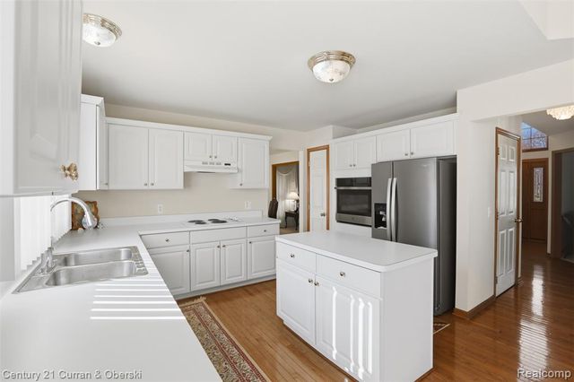 18578 Glengarry Drive, Livonia, MI 48152