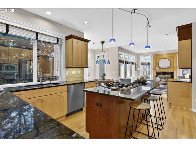 3684 Nw LORIANN Dr, Portland, OR 97229