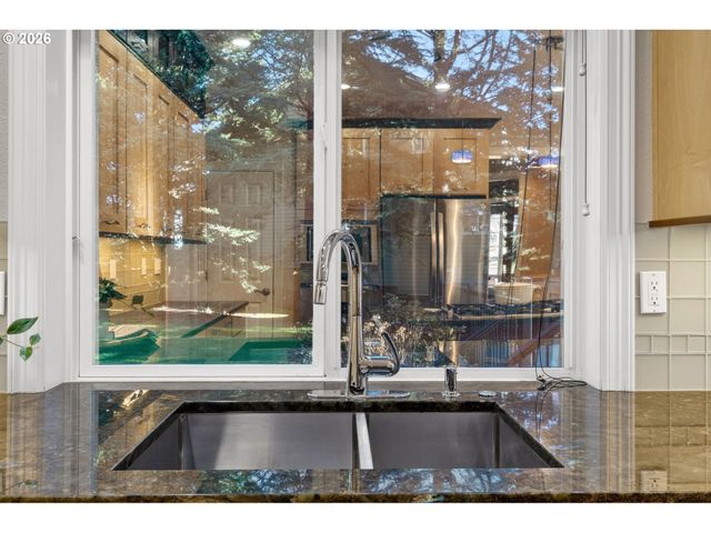 3684 Nw LORIANN Dr, Portland, OR 97229