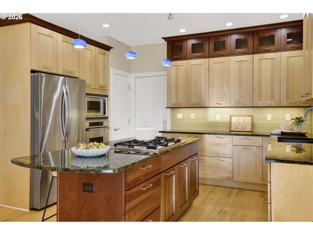 3684 Nw LORIANN Dr, Portland, OR 97229