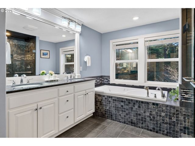 3684 Nw LORIANN Dr, Portland, OR 97229