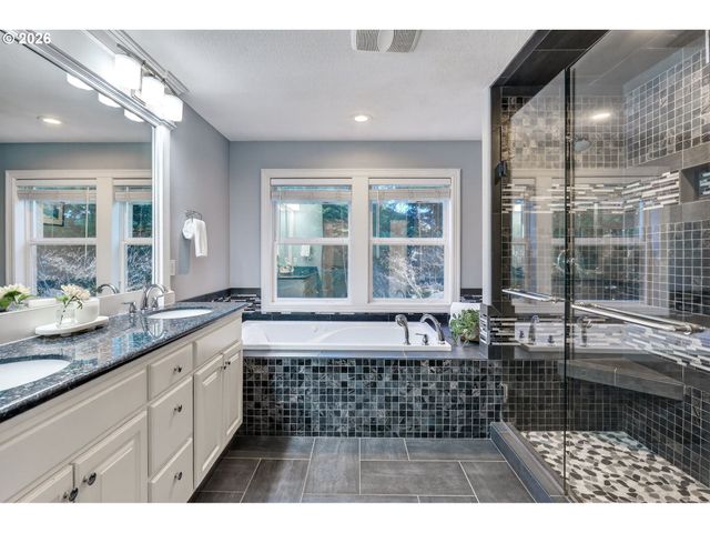 3684 Nw LORIANN Dr, Portland, OR 97229