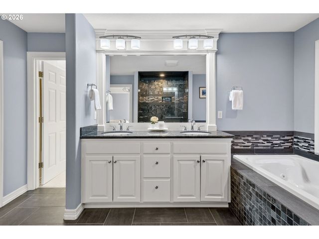 3684 Nw LORIANN Dr, Portland, OR 97229