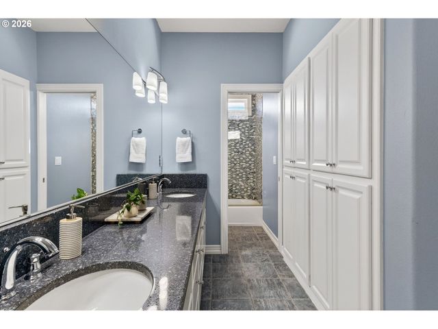 3684 Nw LORIANN Dr, Portland, OR 97229