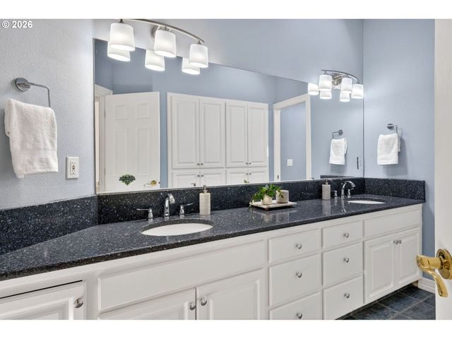 3684 Nw LORIANN Dr, Portland, OR 97229