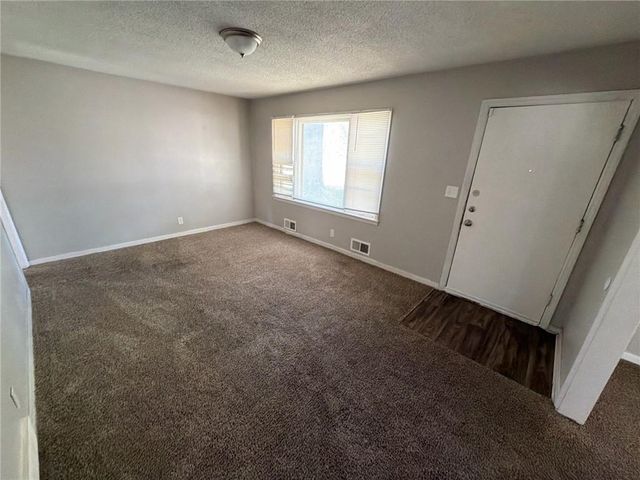 5805 E 100th Street, Kansas City, MO 64134