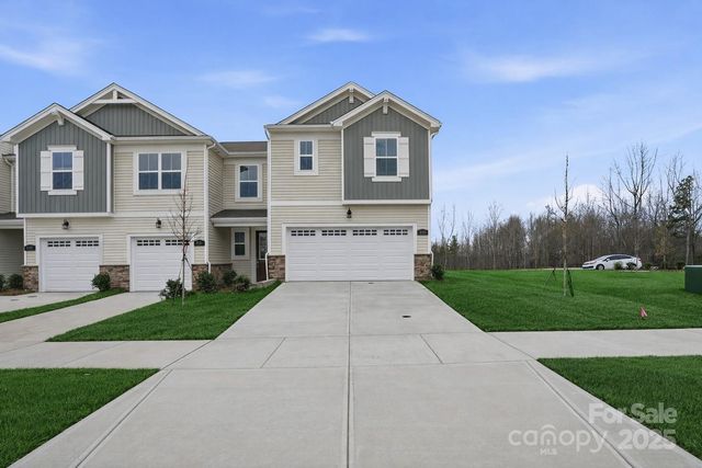 2135 Vinyasa Lane, Charlotte, NC 28215