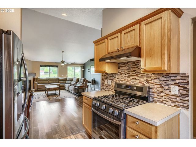 1145 COUNTRY Ln, Woodburn, OR 97071