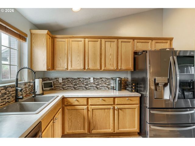 1145 COUNTRY Ln, Woodburn, OR 97071