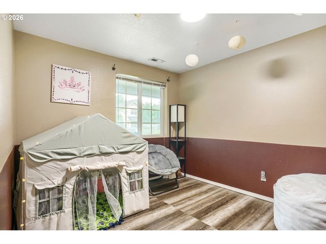 1145 COUNTRY Ln, Woodburn, OR 97071