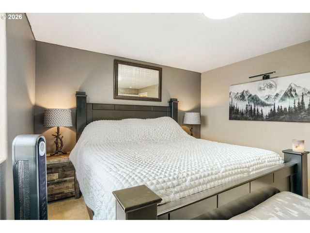 1145 COUNTRY Ln, Woodburn, OR 97071