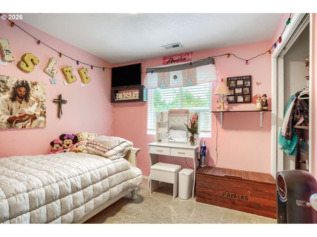 1145 COUNTRY Ln, Woodburn, OR 97071