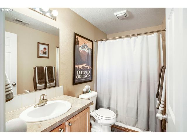 1145 COUNTRY Ln, Woodburn, OR 97071
