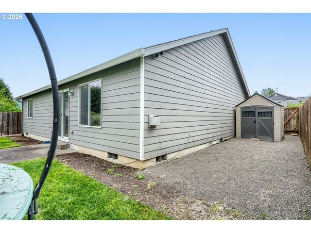 1145 COUNTRY Ln, Woodburn, OR 97071
