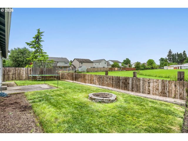 1145 COUNTRY Ln, Woodburn, OR 97071