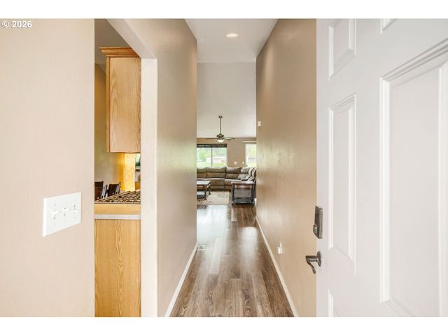1145 COUNTRY Ln, Woodburn, OR 97071