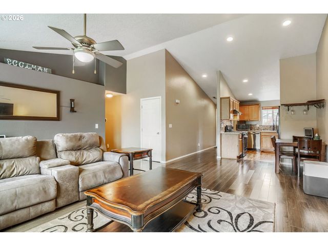 1145 COUNTRY Ln, Woodburn, OR 97071