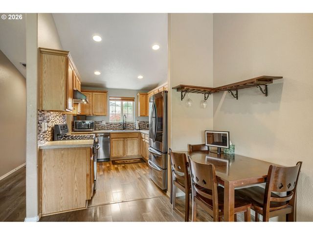 1145 COUNTRY Ln, Woodburn, OR 97071