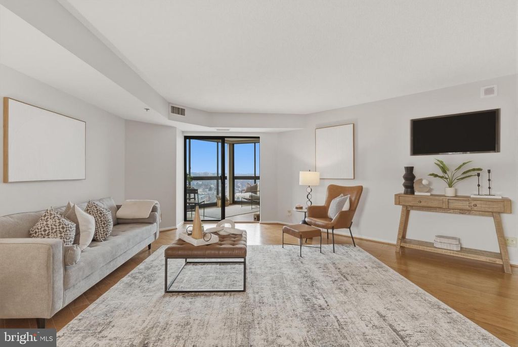 Image 1 of property listing at 900 N STAFFORD ST #1909, Arlington, VA 22203