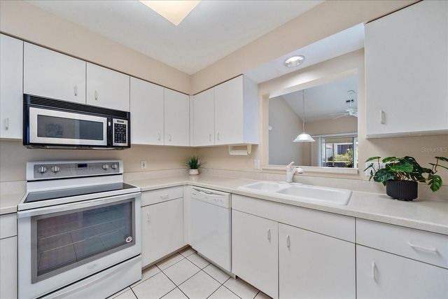 677 IRONWOOD CIRCLE 104, Venice, FL 34292