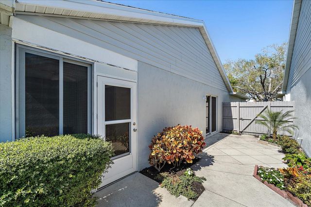 677 IRONWOOD CIRCLE 104, Venice, FL 34292