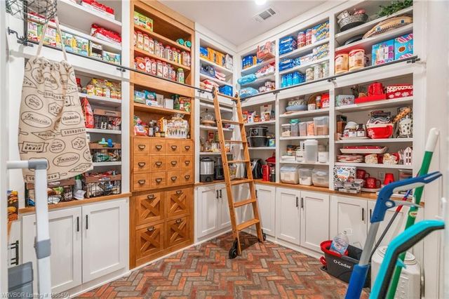 8128 Belmont Drive, Alma, AR 72921