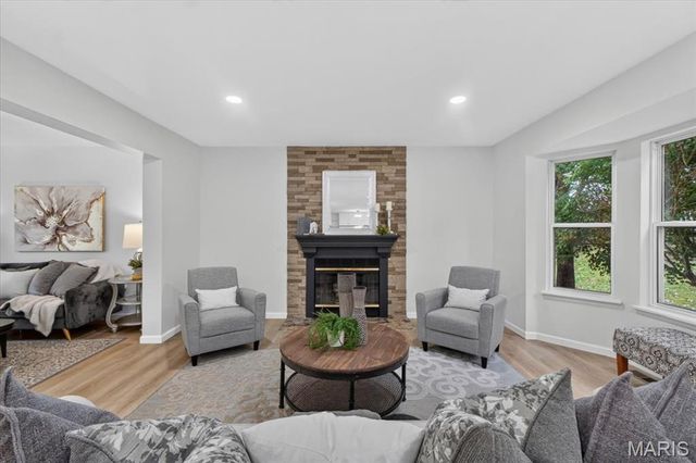 8204 Bristol Valley Drive, St Peters, MO 63376