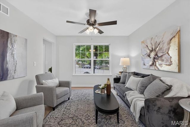 8204 Bristol Valley Drive, St Peters, MO 63376