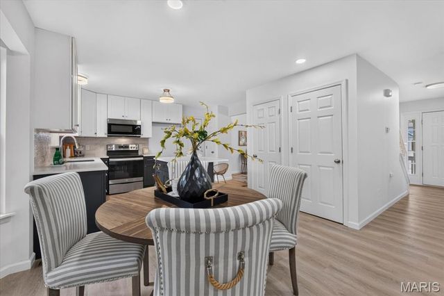 8204 Bristol Valley Drive, St Peters, MO 63376