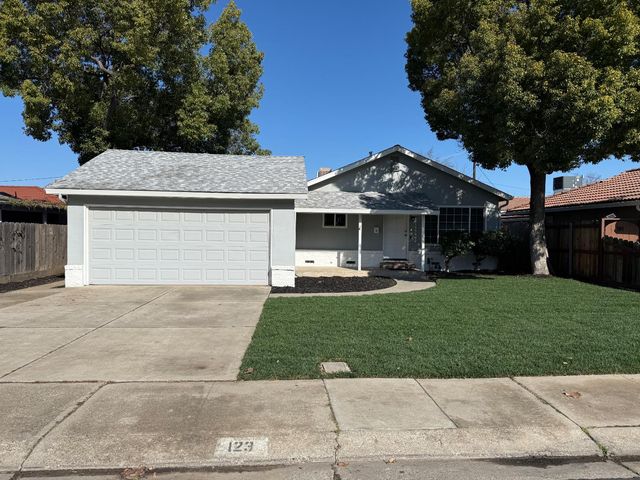 123 Wawona St, Manteca, CA 95337