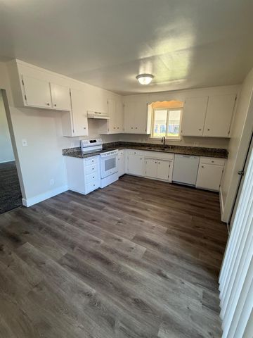 123 Wawona St, Manteca, CA 95337