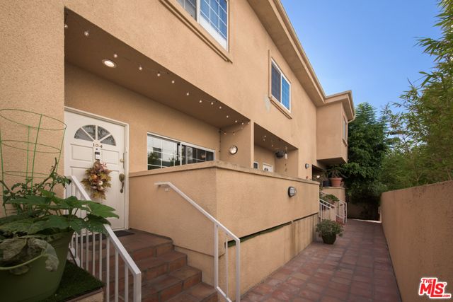 5241 Vantage Avenue 104, Valley Village, CA 91607