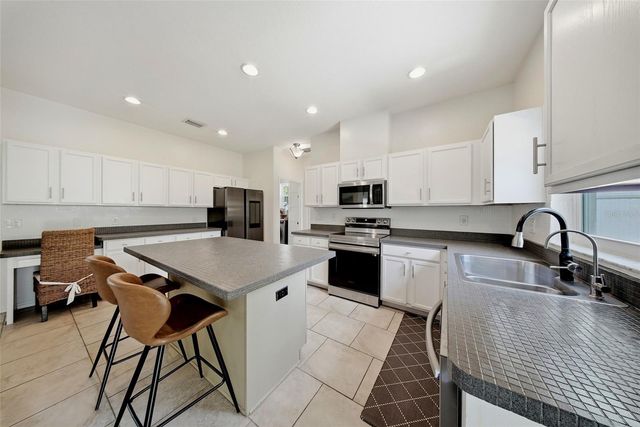 236 15TH AVENUE SE, St Petersburg, FL 33701