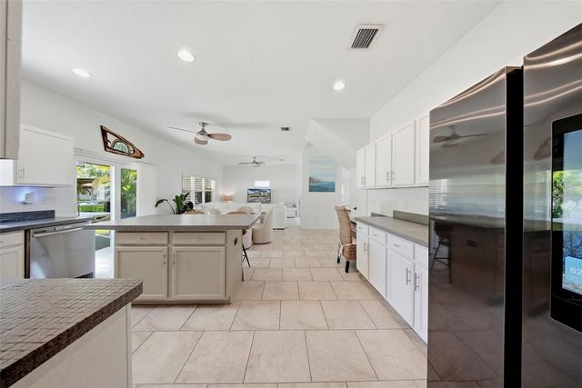 236 15TH AVENUE SE, St Petersburg, FL 33701