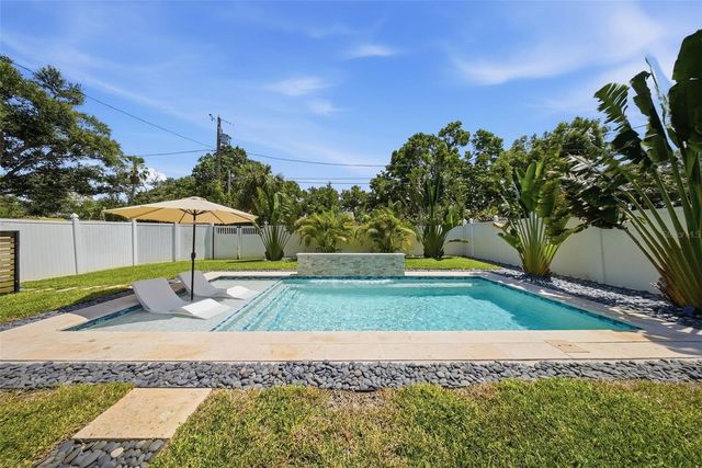 236 15TH AVENUE SE, St Petersburg, FL 33701