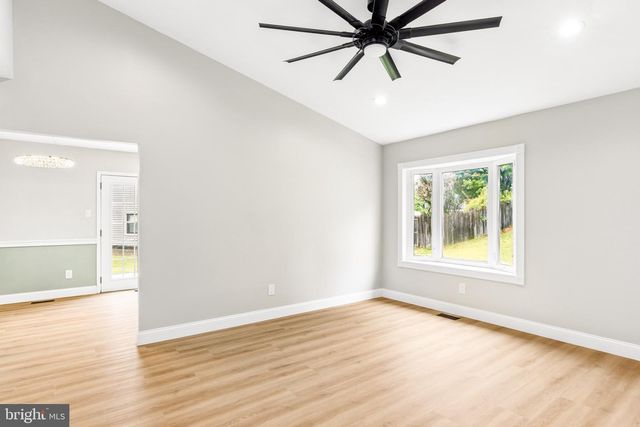 48 PERSHING LN, Sicklerville, NJ 08081